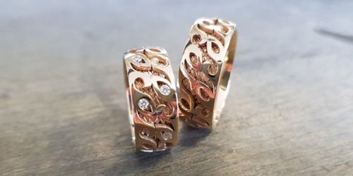 Nun sind die Ringe fertig und bereit für eine weitere Reise, die Reise durch Ihr gemeinsames Leben.